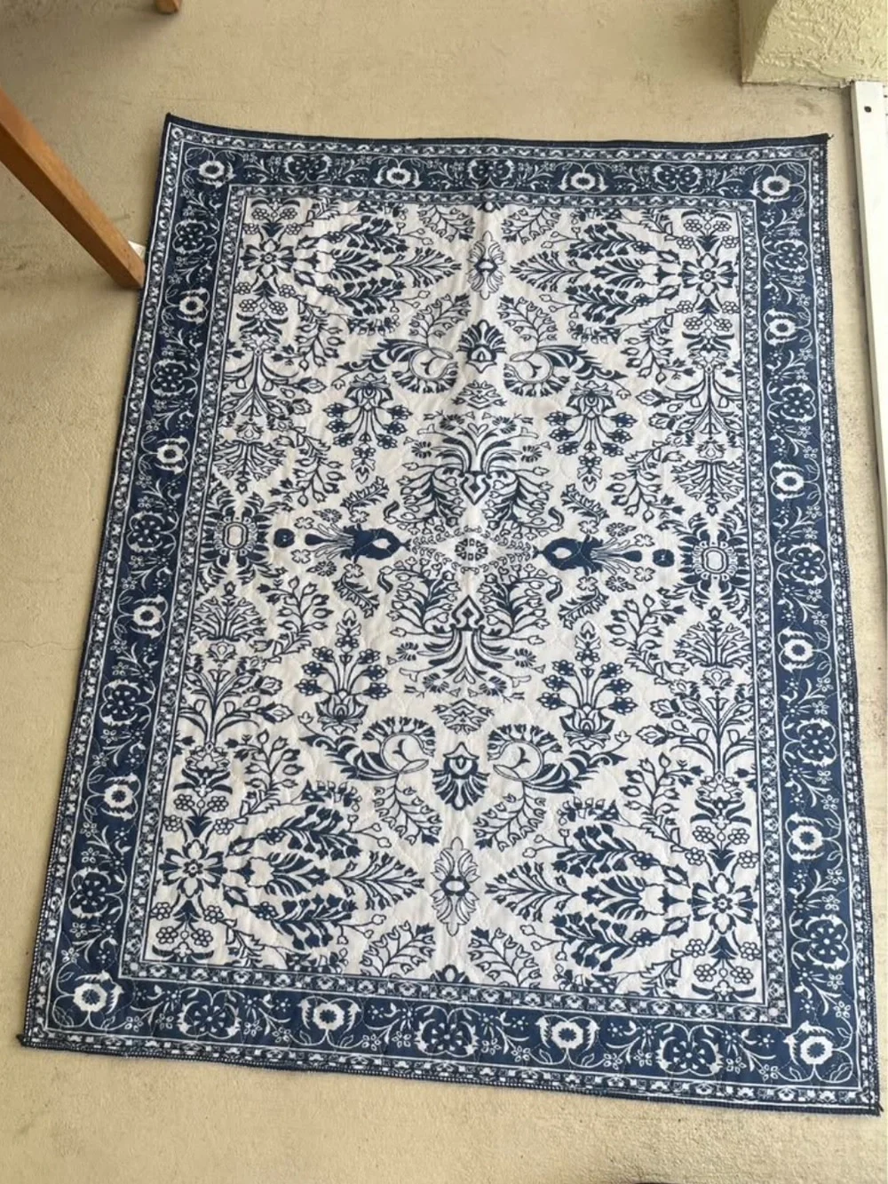 Lovewag Blue and White Floral Quilted pet rug